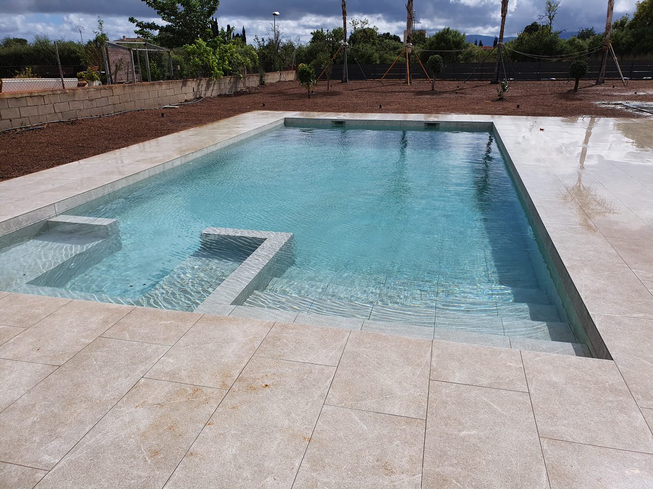 Instalación de cubiertas para piscinas en Mallorca, Sa Ràpita y alrededores